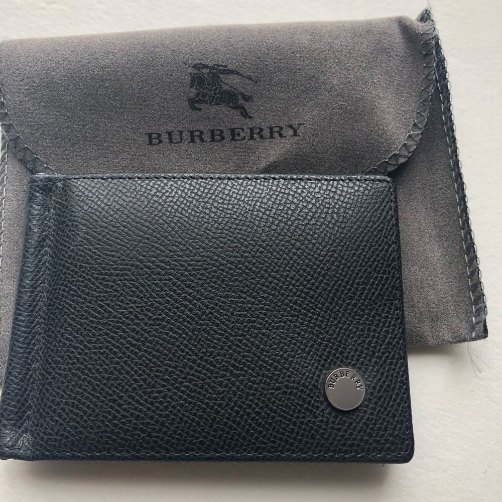 Burberry money clip brand new never been used.
